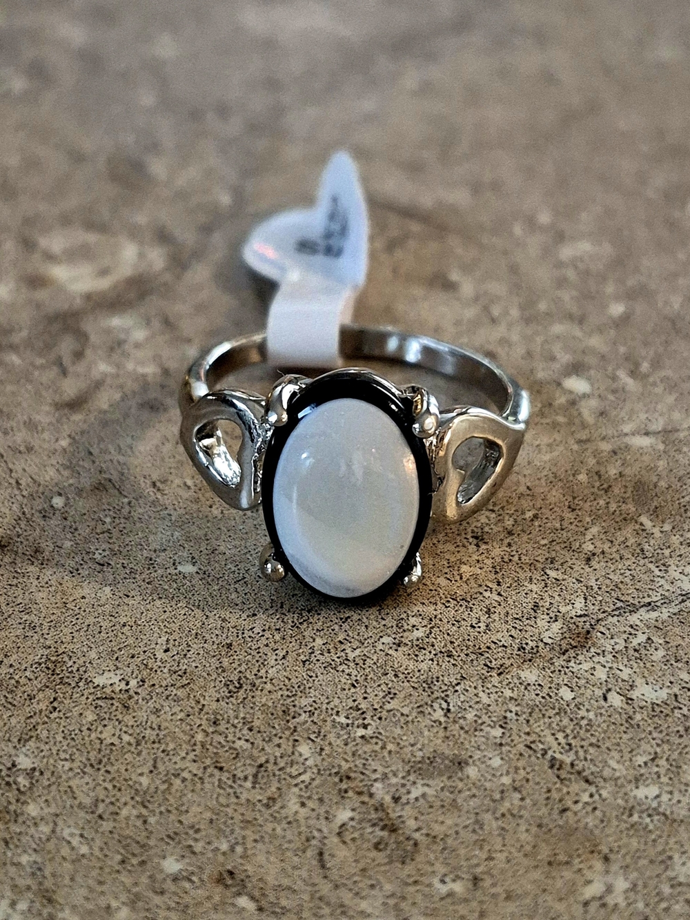 ✨️Silver Heart Band Ring with Oval Iridescent Stone✨️
